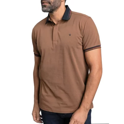 De trois quarts avant