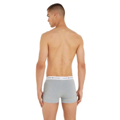 De trois quarts arrière